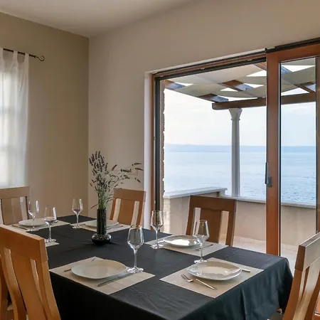 빌라 Seafront Stone