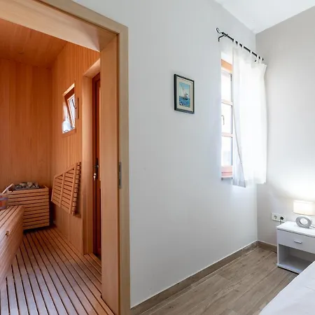 Seafront Stone 빌라