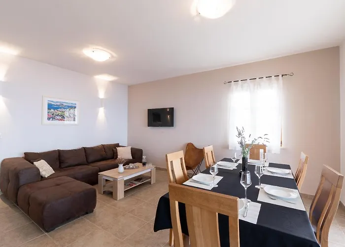 Vila Seafront Stone *