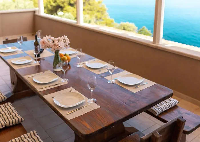 Vila Seafront Stone *